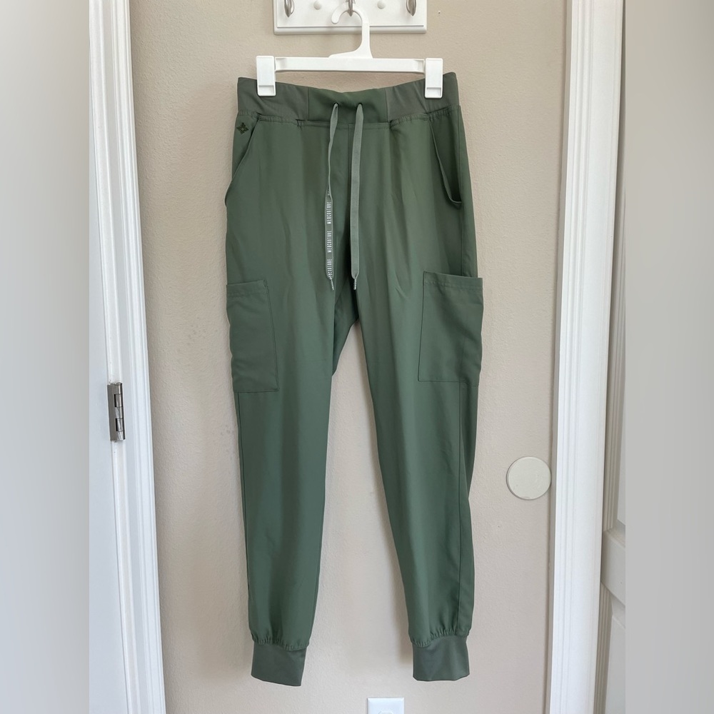 S Olive Med Couture 6-Pocket Cargo Knit Waist Drawstring Jogger